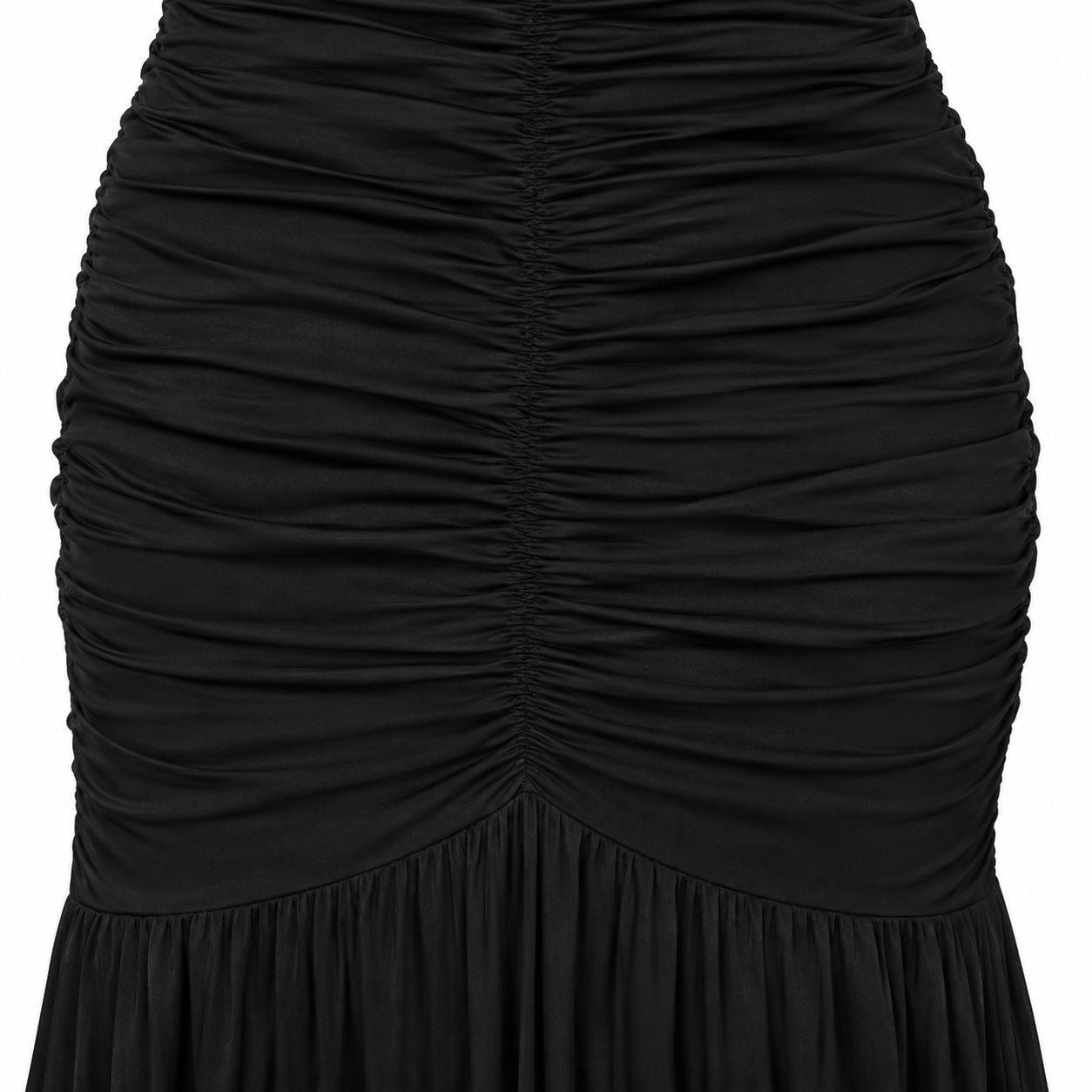 Vestido largo disponible en color negro, rojo y blanco. Diseño con hombros descubiertos, detalle metálico al frente, fruncido que estiliza la silueta y abertura en pierna. Elegante y sofisticado.