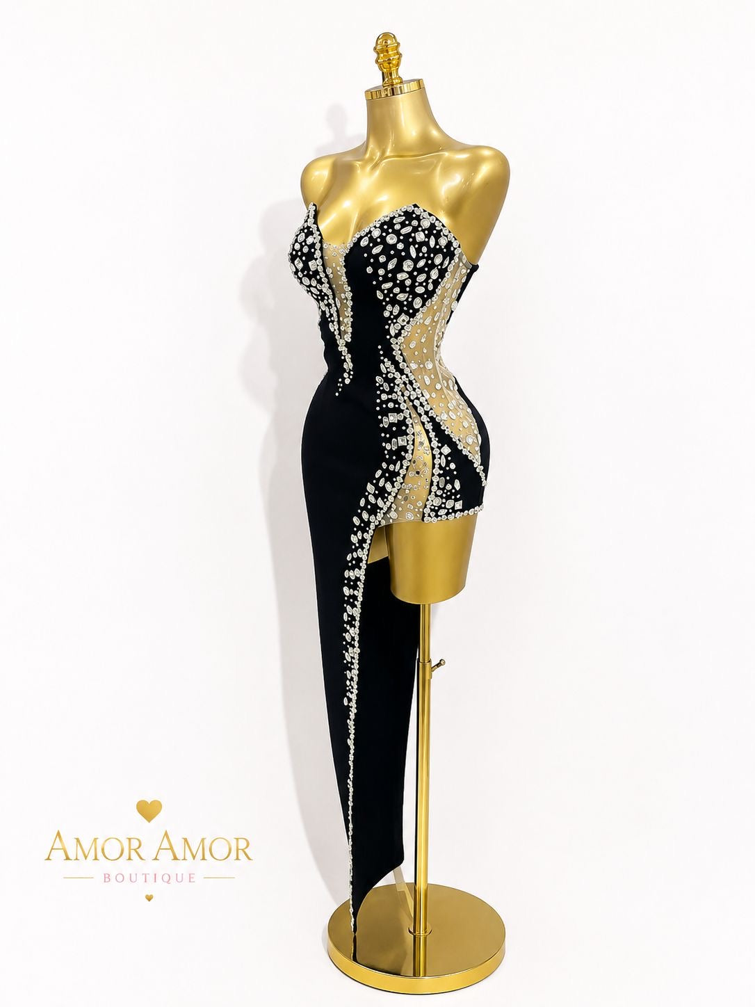 VESTIDO DE GALA AJUSTADO, EXTRAPLE , DECORADO CRISTALES , VERSATILIDAD EN CADA PASO .
