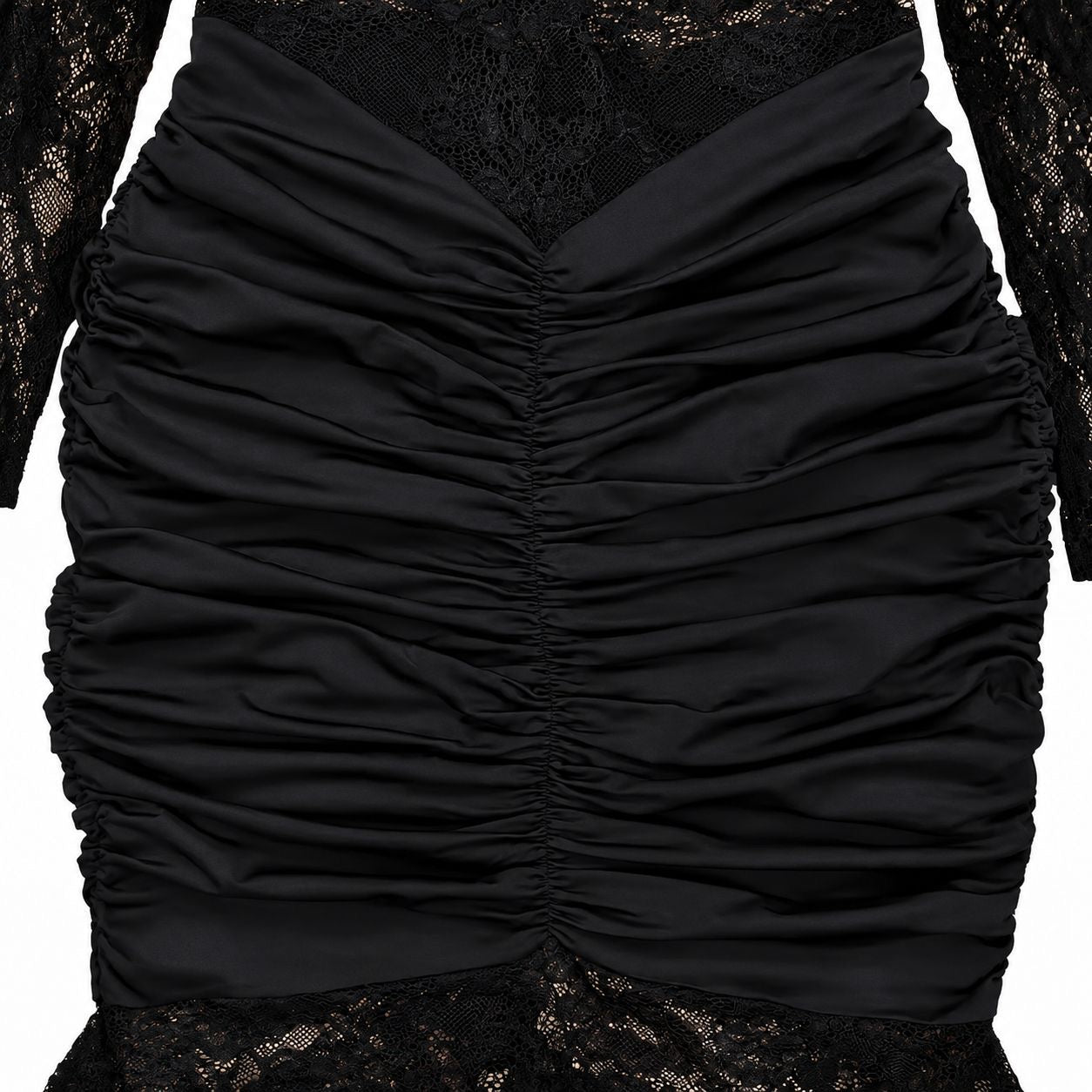Vestido largo de encaje floral con hombros descubiertos y detalle fruncido. Un diseño elegante y sofisticado que estiliza la silueta, ideal para eventos, graduaciones y ocasiones especiales. ✨🖤