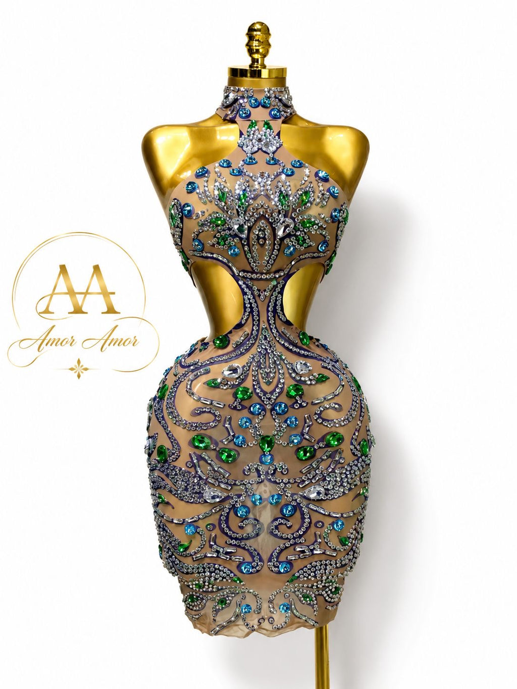 Vestido corto de lujo con pedrería multicolor, escote halter y diseño ajustado que realza la silueta. Sus detalles brillantes, lo convierten en la opción perfecta para fiestas, eventos especiales y ocasiones donde quieras destacar