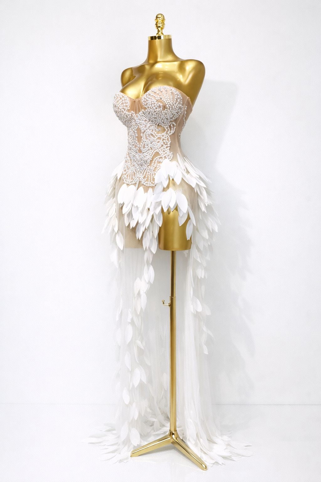 vestido elegante de perlas