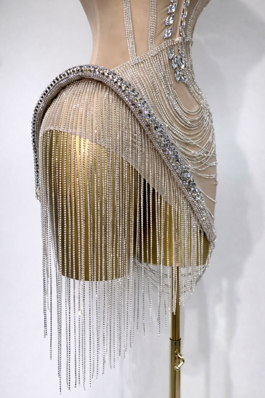 Vestido corto transparente de malla con flecos y diamantes de imitación brillantes para mujer, vestido de noche para Club de cumpleaños, traje Sexy para escenario