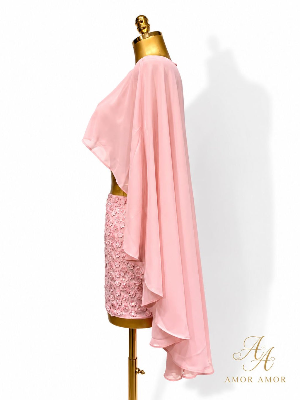 CONJUNTO, BLUSA TIPO CAPA CON UNA GRAN ESECIA DE SEXY Y ELEGANTE. FALDA XTRECH LENTEJUELAS