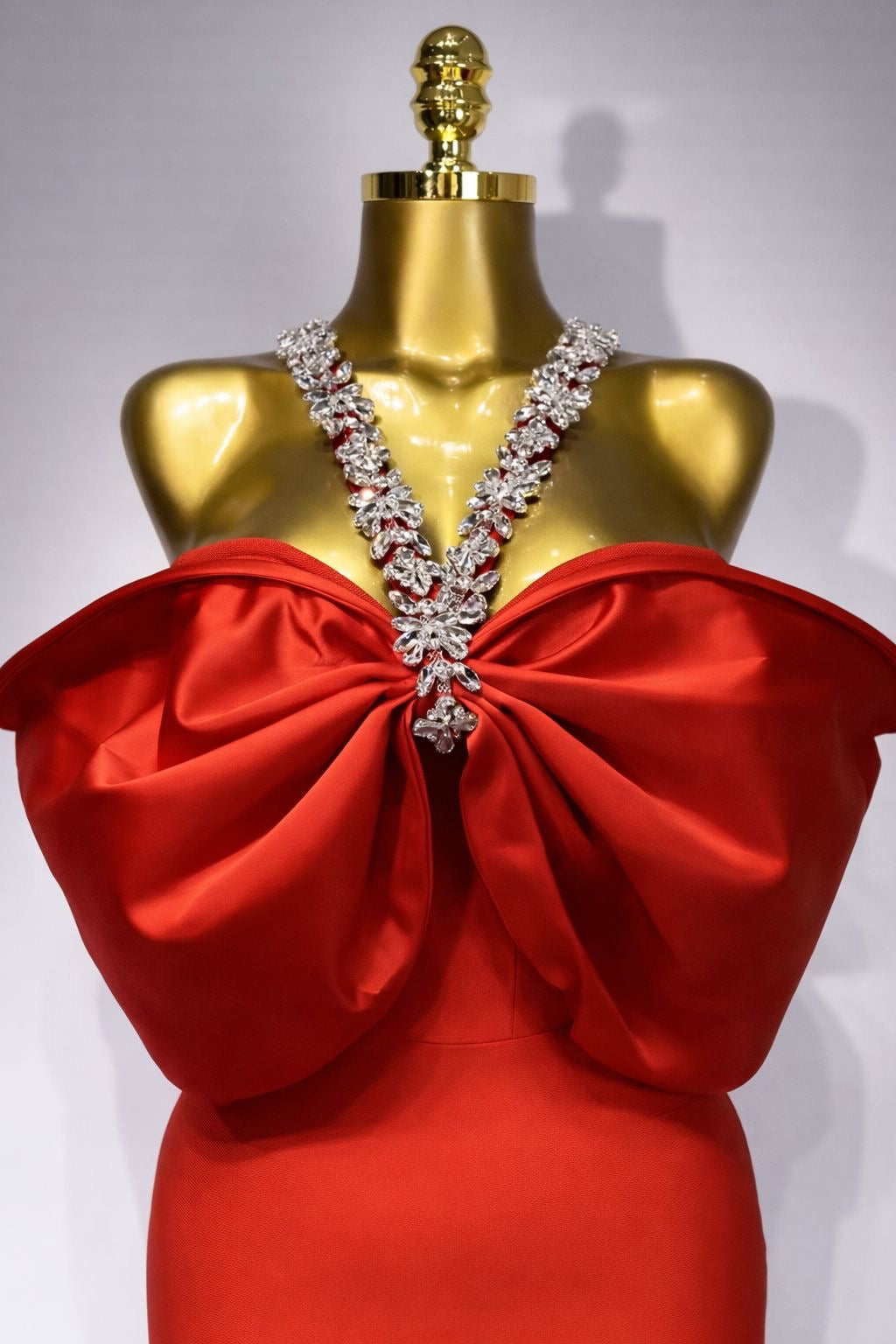 Bandaje rojo cristales en cuello
