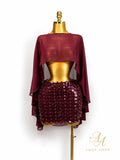 CONJUNTO , BLUSA TIPO CAPA CON UNA GRAN ESECIA DE SEXY Y ELEGANTE . FALDA XTRECH LENTEJUELAS .