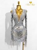 Vestido con cristales y espejos 
Flecos en mangas