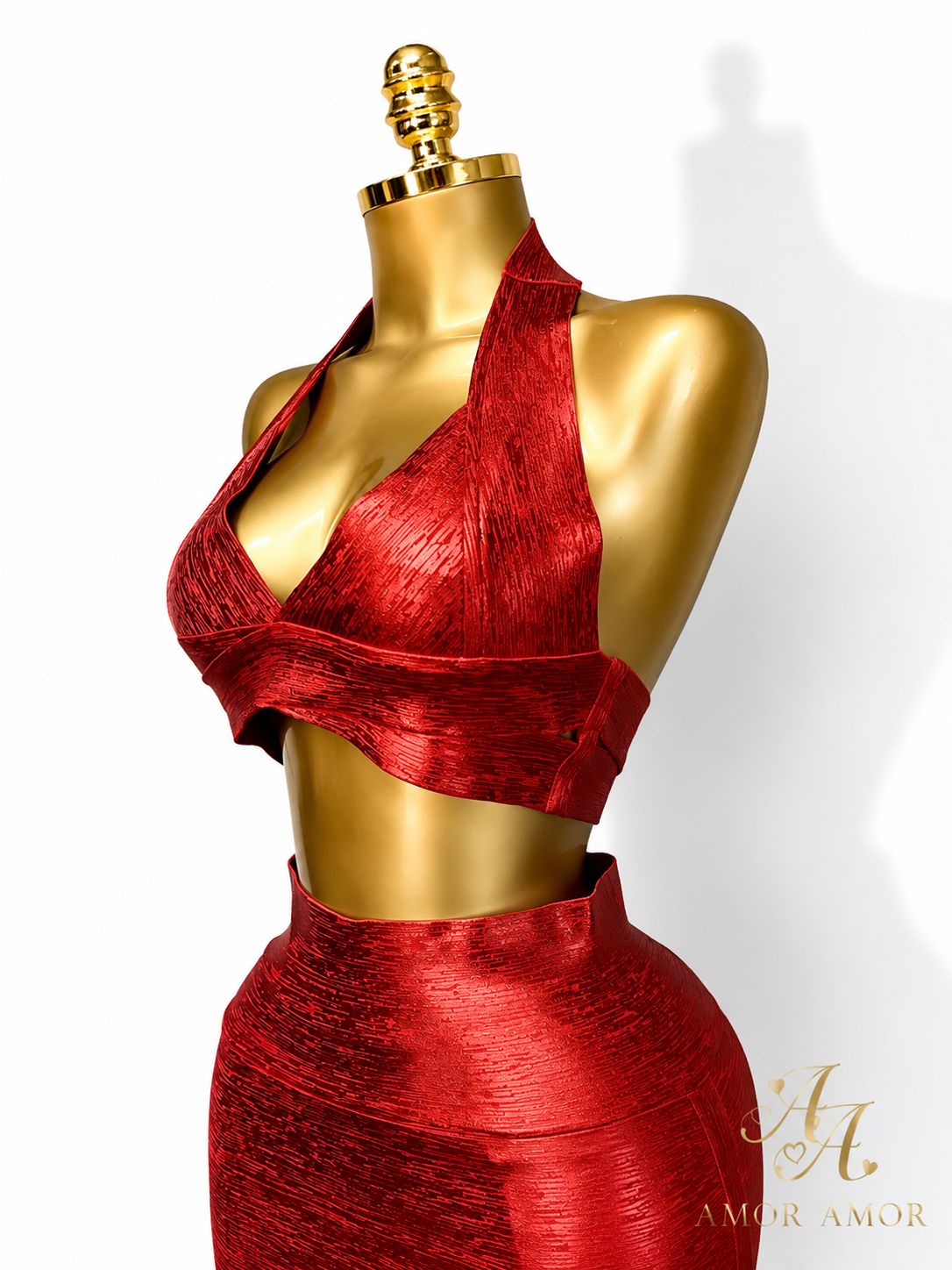 CONJUNTO EFECTO BRONCEADO 
TELA TIPO FAJA, AJUSTADO, ZIPER REFORZADOS