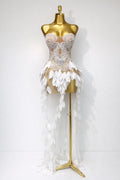 vestido elegante de perlas