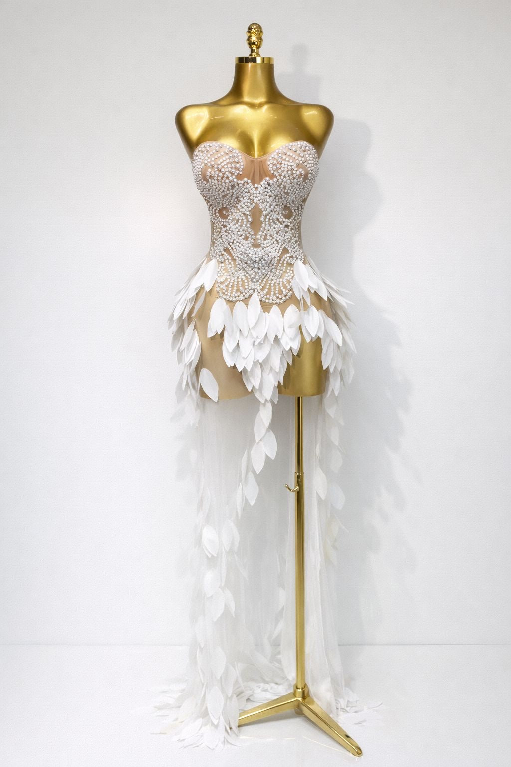 vestido elegante de perlas