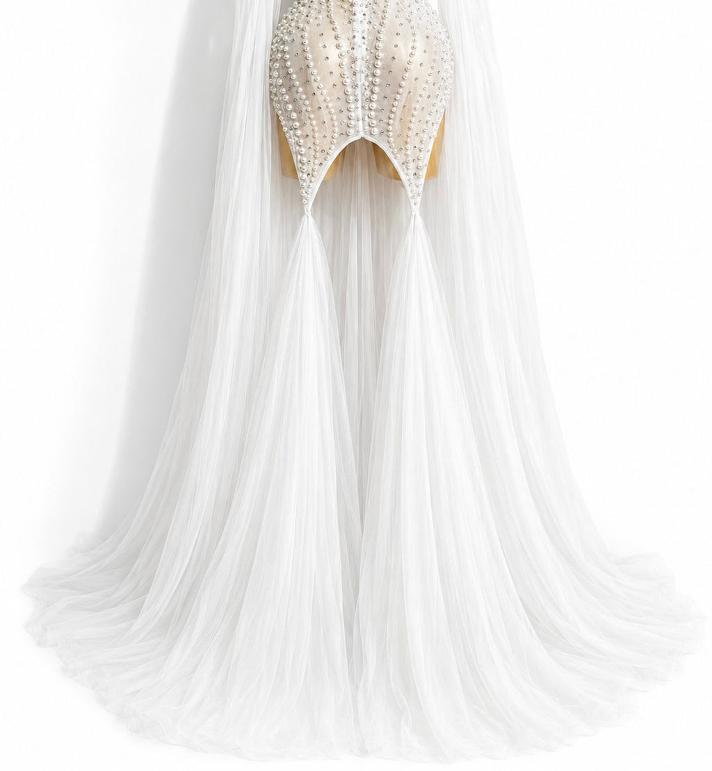 VESTIDO DE GALA  CON DISEÑO DE PERLAS /CRISTALES. LUSE  ÚNICA