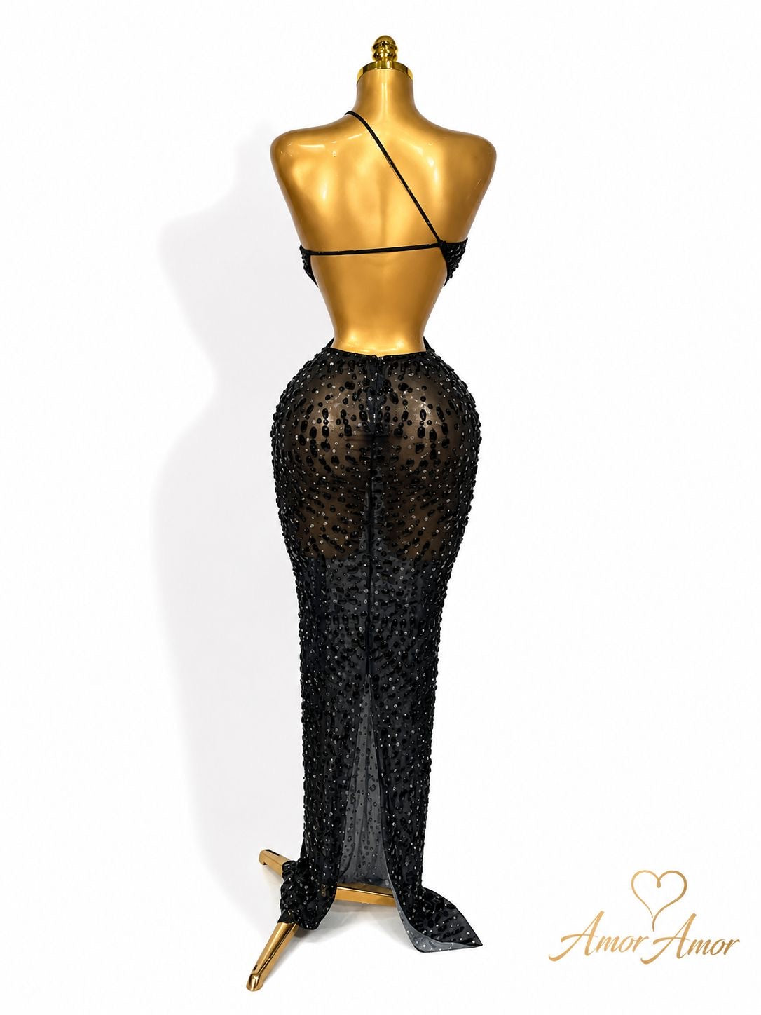 ✨ Impactante vestido negro con aplicaciones de pedrería y diseño que estiliza la figura. Perfecto para brillar en cualquier evento. 🖤 (fondo opcional )