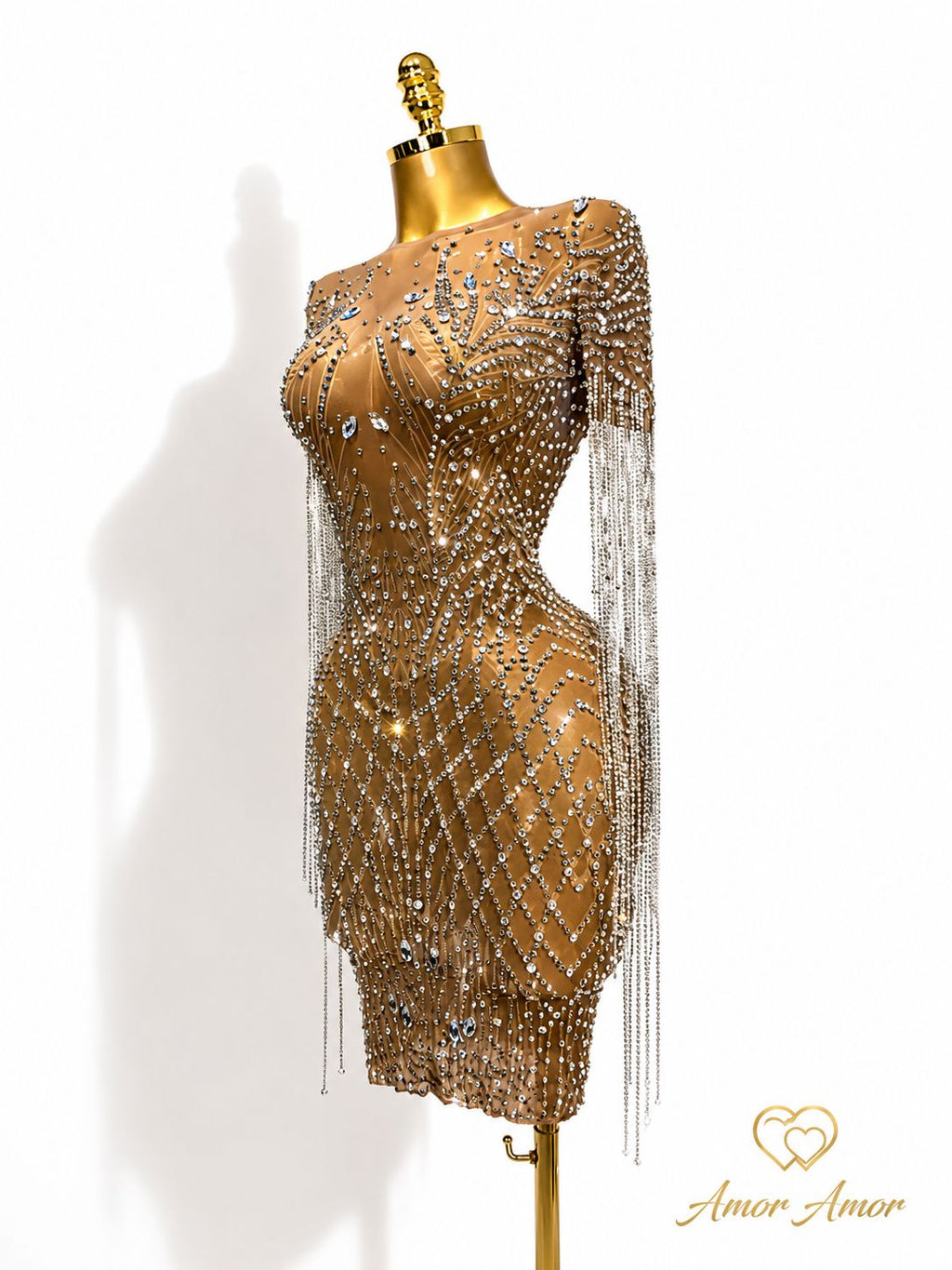 Vestido de pedrería premium con flecos de cristal. Elegancia, brillo y sofisticación para tus eventos más especiales. ✨💎