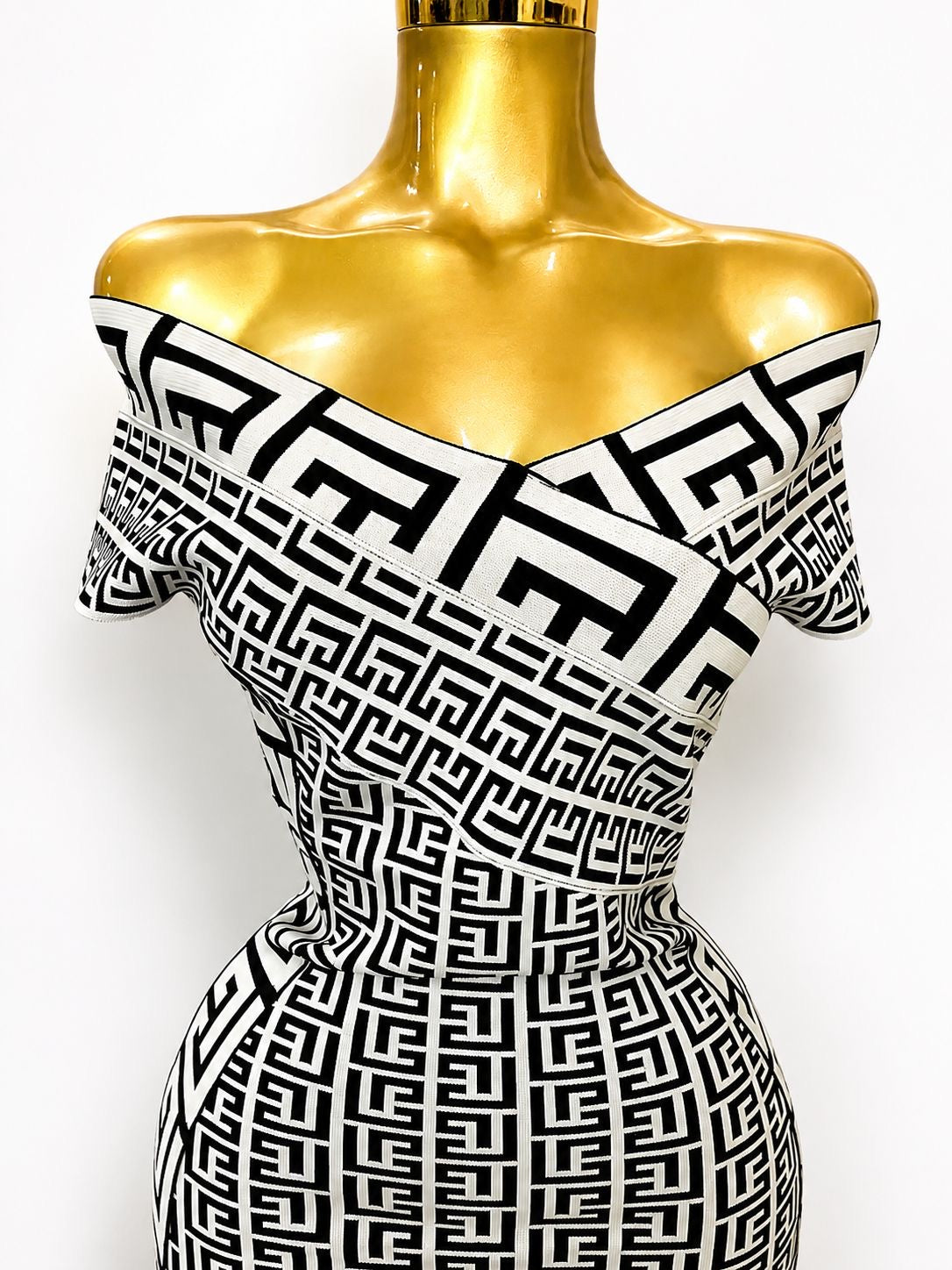 VESTIDO TELA BANDAJE, TELA TIPO FAJA, MANGAS CAÍDAS,  VESTIDO CON ALTA VERSATILIDAD