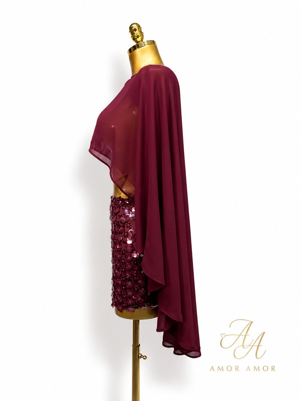 CONJUNTO , BLUSA TIPO CAPA CON UNA GRAN ESECIA DE SEXY Y ELEGANTE . FALDA XTRECH LENTEJUELAS .