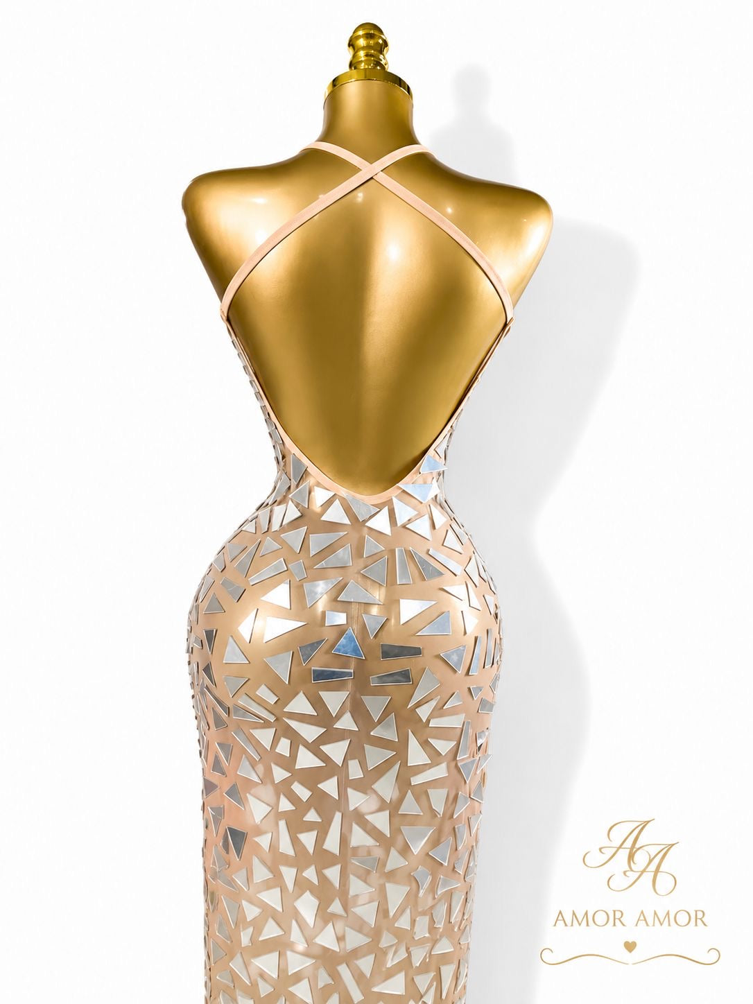 Vestido largo de espejos, con abertura alta