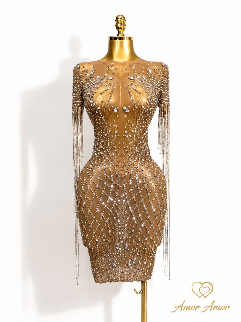 Vestido de pedrería premium con flecos de cristal. Elegancia, brillo y sofisticación para tus eventos más especiales. ✨💎