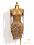 Vestido de pedrería premium con flecos de cristal. Elegancia, brillo y sofisticación para tus eventos más especiales. ✨💎