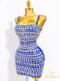 ✨ Impactante vestido azul royal con pedrería de lujo y guantes coordinados. Diseñado para destacar. 💎💙