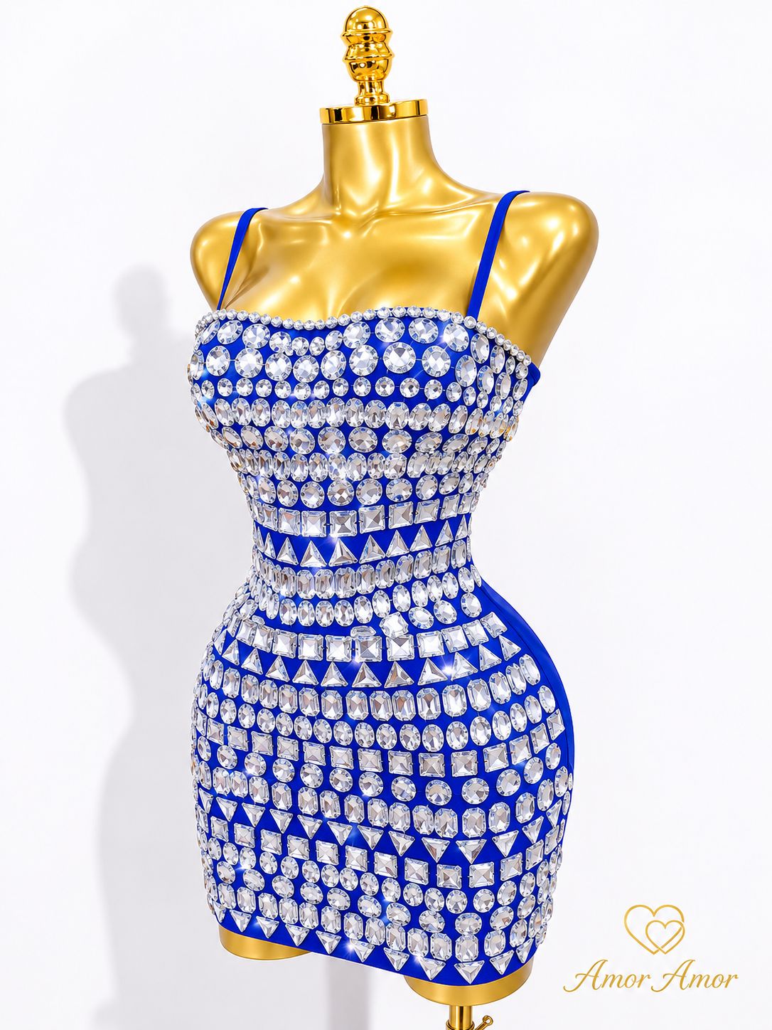 ✨ Impactante vestido azul royal con pedrería de lujo y guantes coordinados. Diseñado para destacar. 💎💙