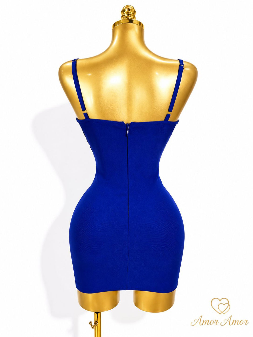✨ Impactante vestido azul royal con pedrería de lujo y guantes coordinados. Diseñado para destacar. 💎💙