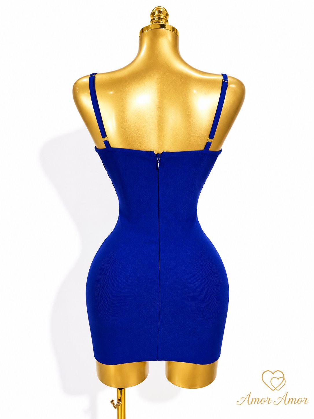 ✨ Impactante vestido azul royal con pedrería de lujo y guantes coordinados. Diseñado para destacar. 💎💙
