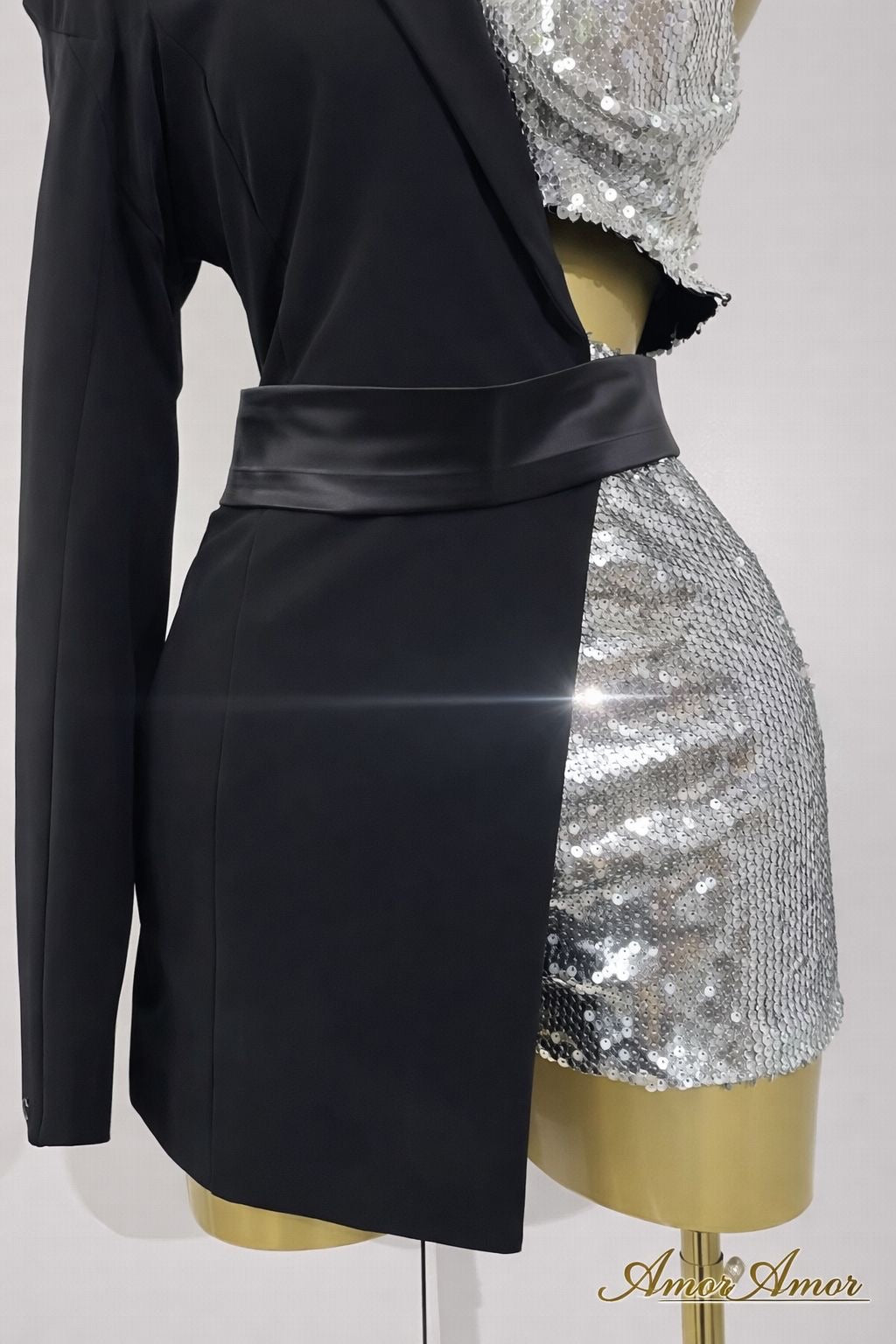 Enterizo  lentejuelas plata y  negro empalme pantalones cortos de manga larga ,  adecuado para  fiesta de cumpleaños, XV años,sesión fotográfica.