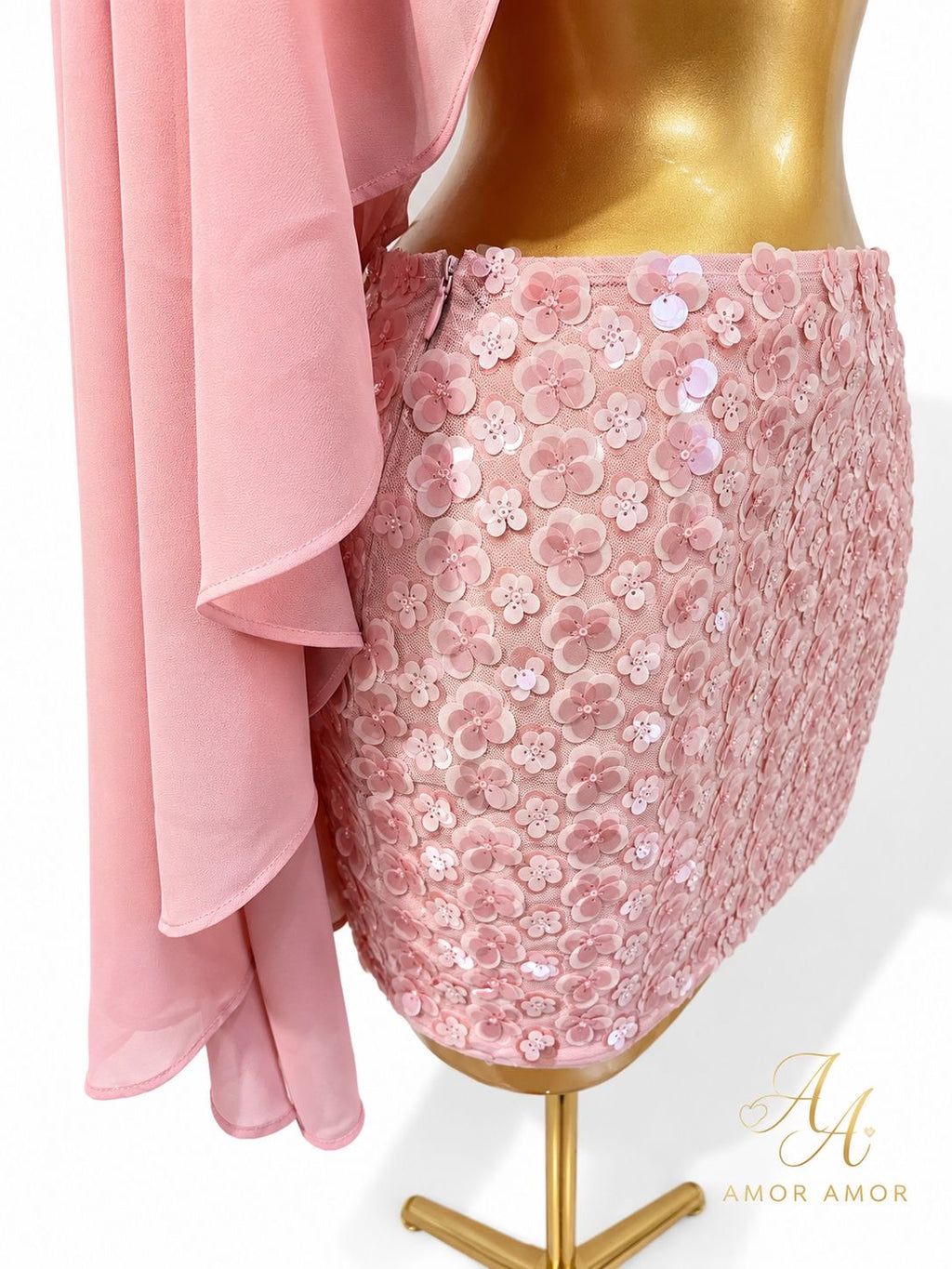 CONJUNTO, BLUSA TIPO CAPA CON UNA GRAN ESECIA DE SEXY Y ELEGANTE. FALDA XTRECH LENTEJUELAS