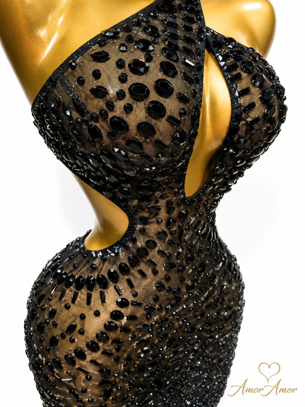 ✨ Impactante vestido negro con aplicaciones de pedrería y diseño que estiliza la figura. Perfecto para brillar en cualquier evento. 🖤 (fondo opcional )