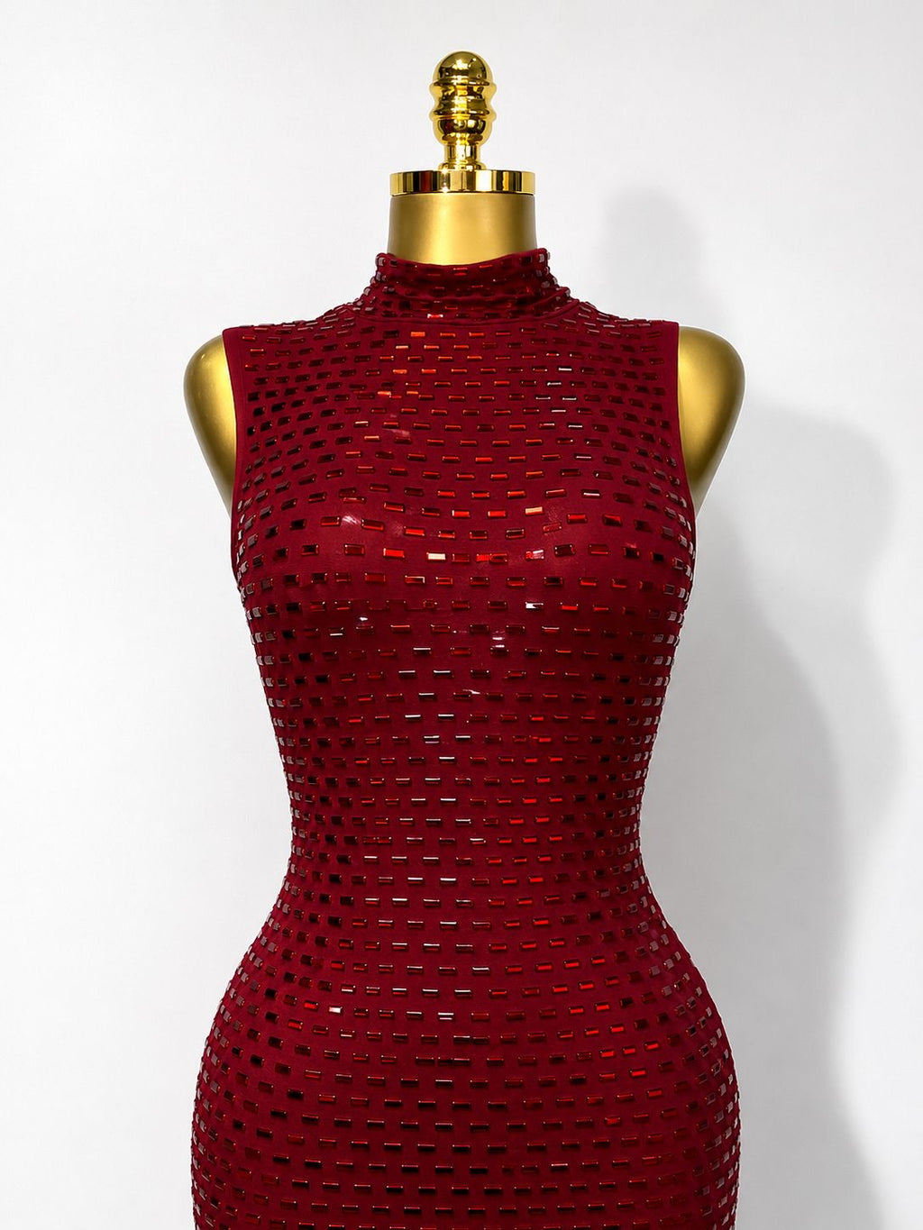 VESTIDO ROJO APLICACIÓN CRISTALES  S/M , LUCE ÚNICA .