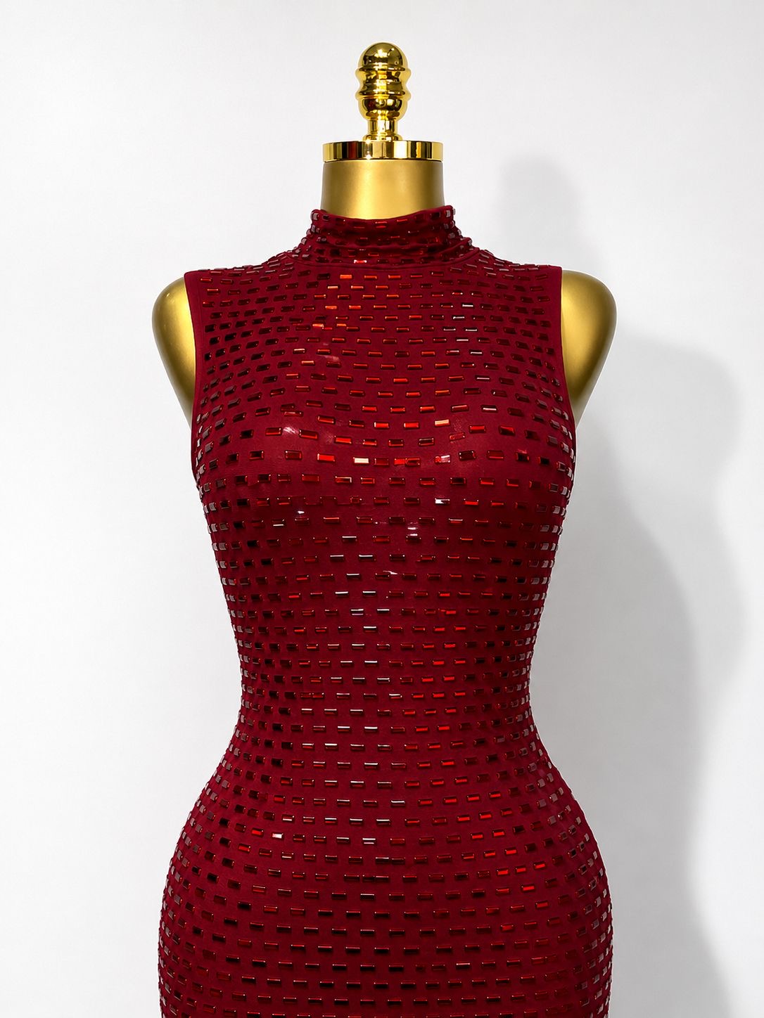 VESTIDO ROJO APLICACIÓN CRISTALES  S/M , LUCE ÚNICA .
