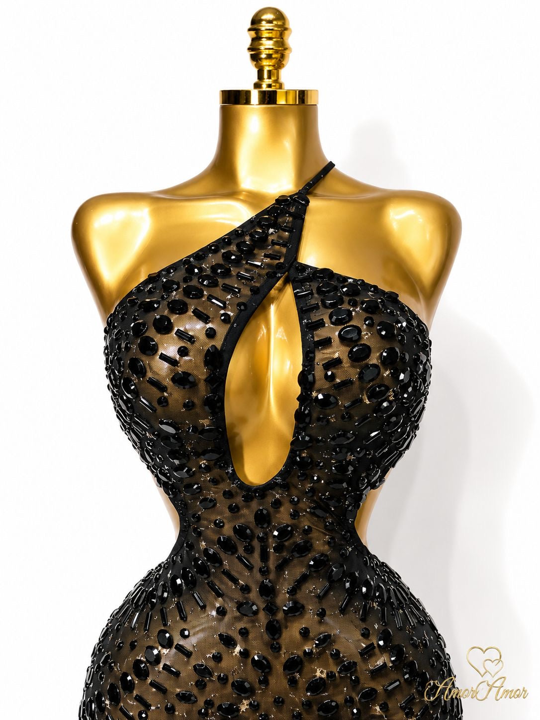 ✨ Impactante vestido negro con aplicaciones de pedrería y diseño que estiliza la figura. Perfecto para brillar en cualquier evento. 🖤 (fondo opcional )