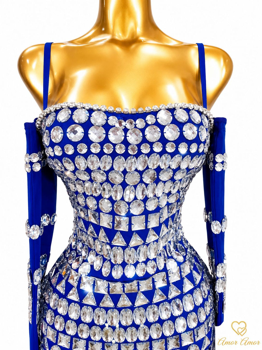 ✨ Impactante vestido azul royal con pedrería de lujo y guantes coordinados. Diseñado para destacar. 💎💙